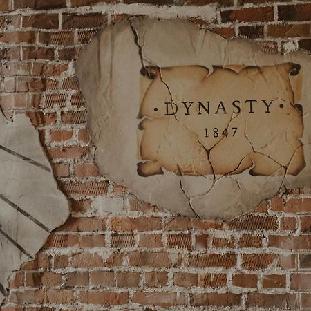 Hotel Dynasty カームヤネツィ・ポジーリシクィイ エクステリア 写真