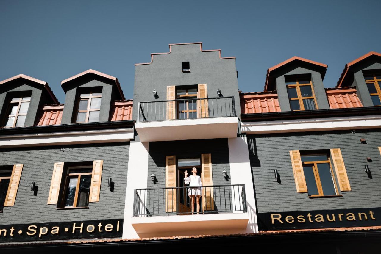 Hotel Dynasty カームヤネツィ・ポジーリシクィイ エクステリア 写真