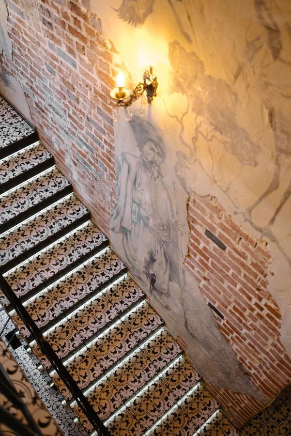 Hotel Dynasty カームヤネツィ・ポジーリシクィイ エクステリア 写真