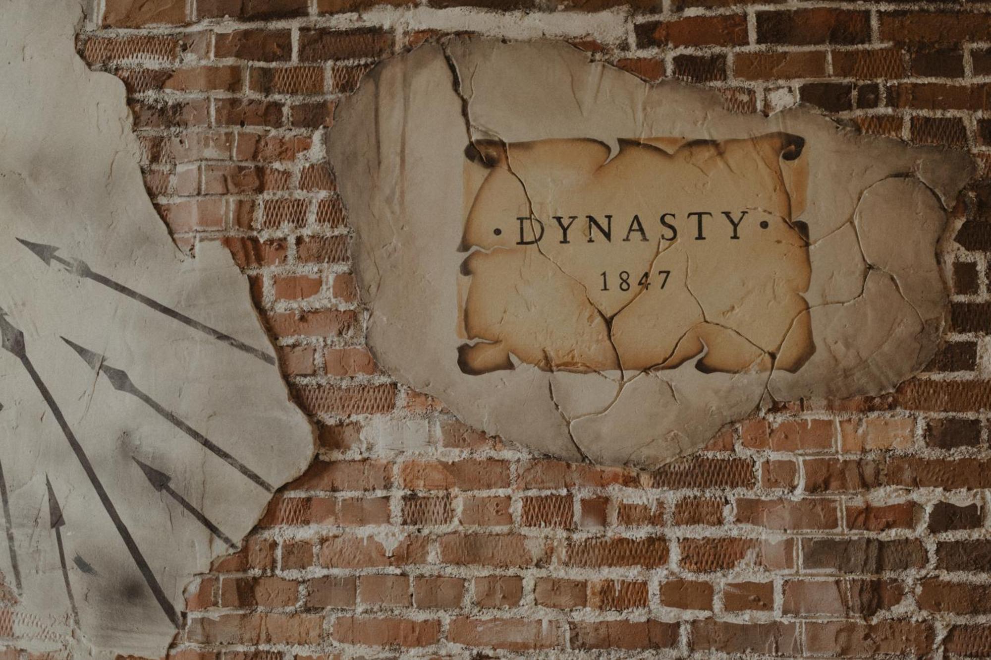 Hotel Dynasty カームヤネツィ・ポジーリシクィイ エクステリア 写真